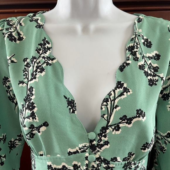 NWT Leith green wing space Delila floral blouse - Picture 3 of 6